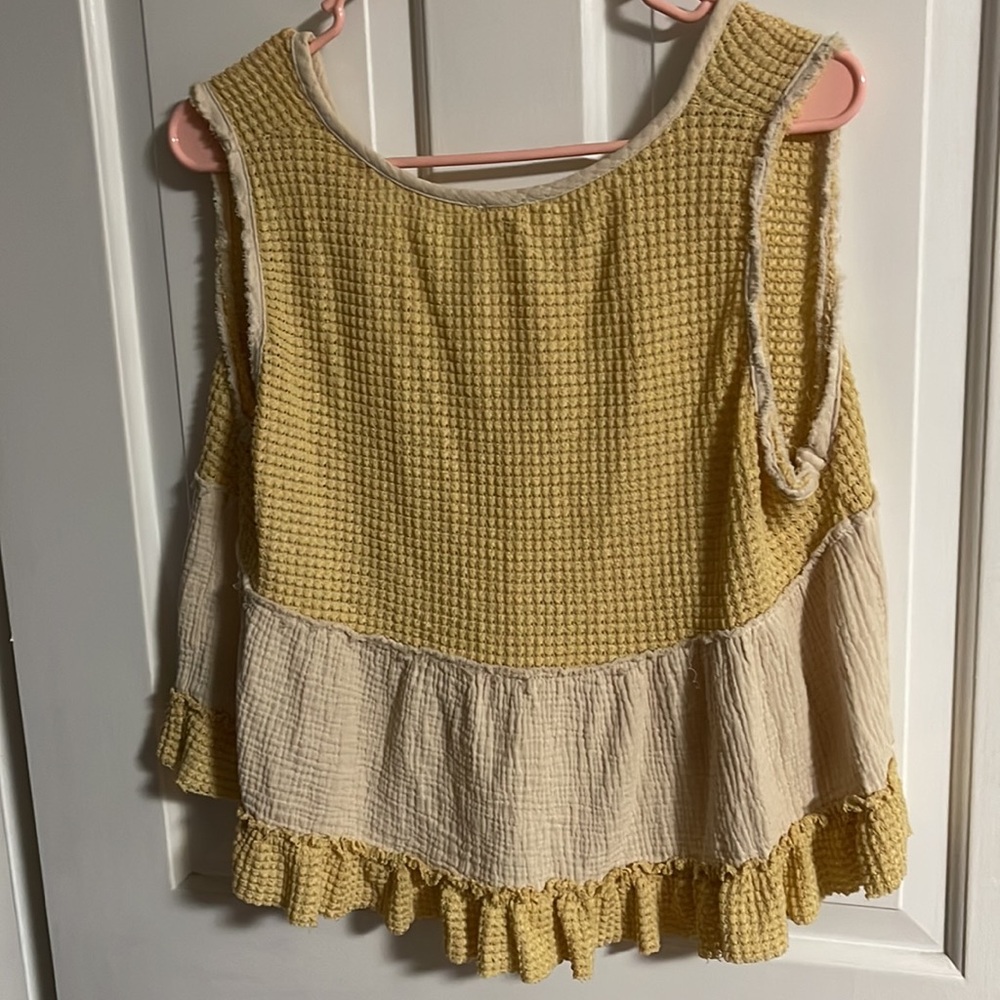 Ruffle crop top - Picture 3 of 3